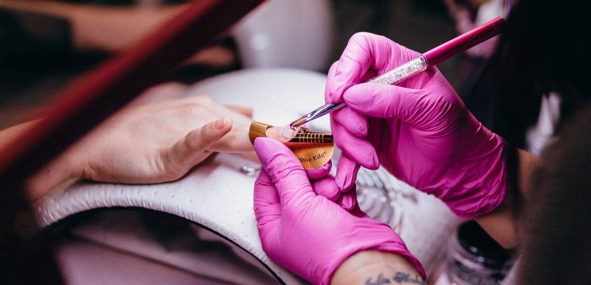 malowanie-paznokci-w-ciazy